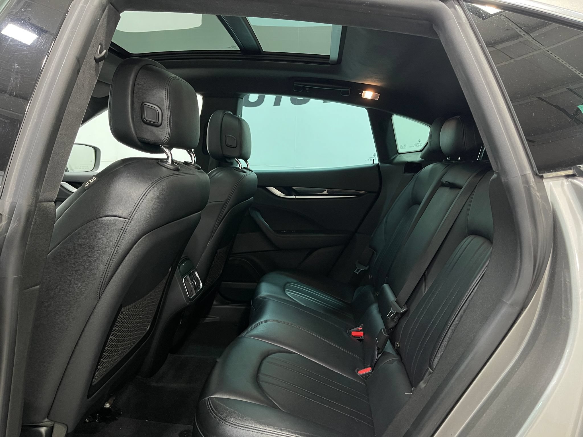 Used 2021 Maserati Levante AWD/4WD image 30