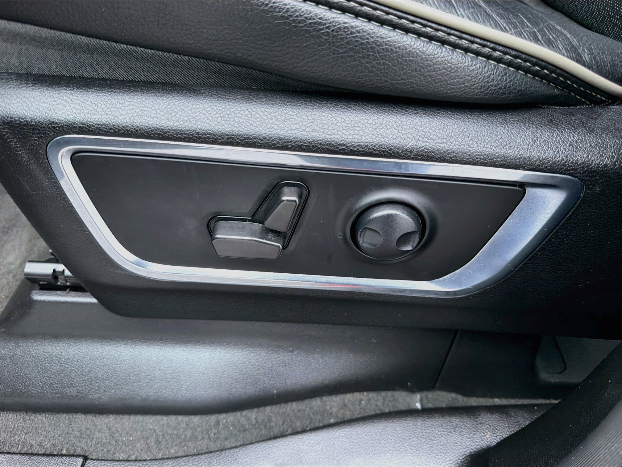 Used 2024 RAM 1500 Laramie AWD/4WD image 23