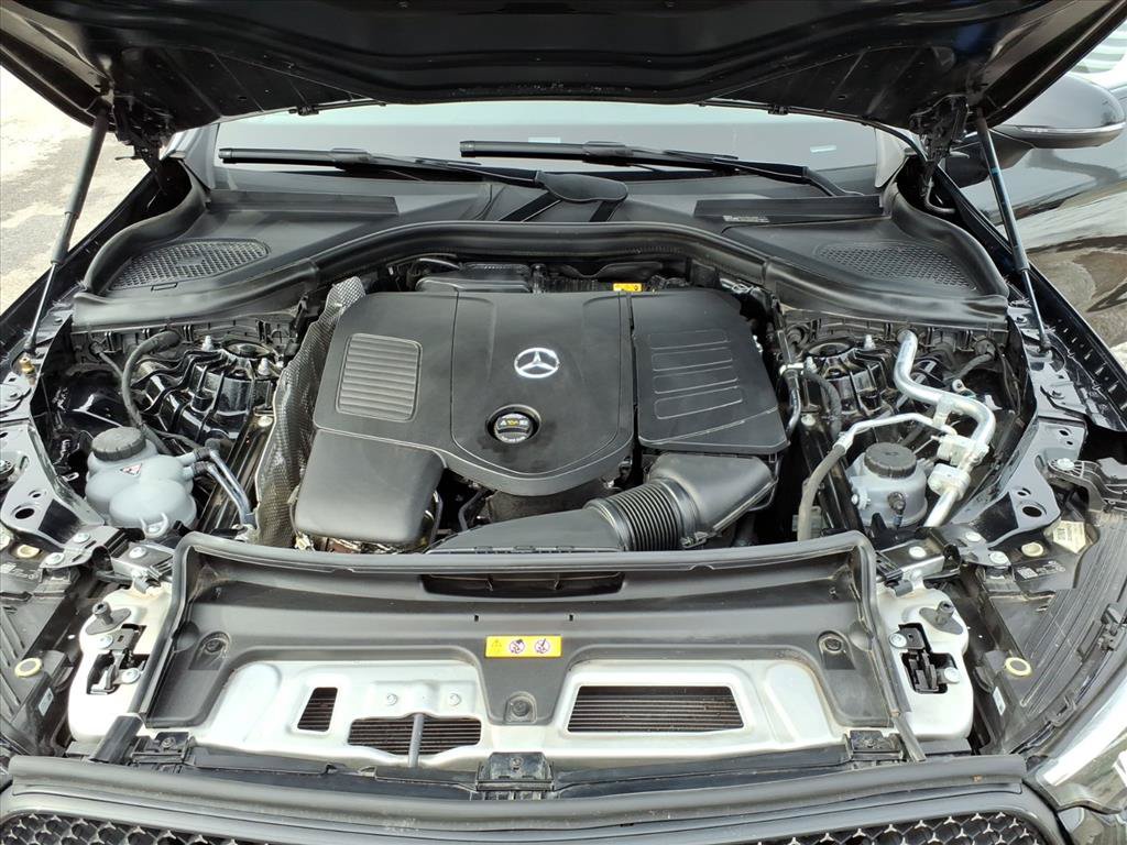 Certified 2025 Mercedes-Benz GLC 300 4MATIC image 9