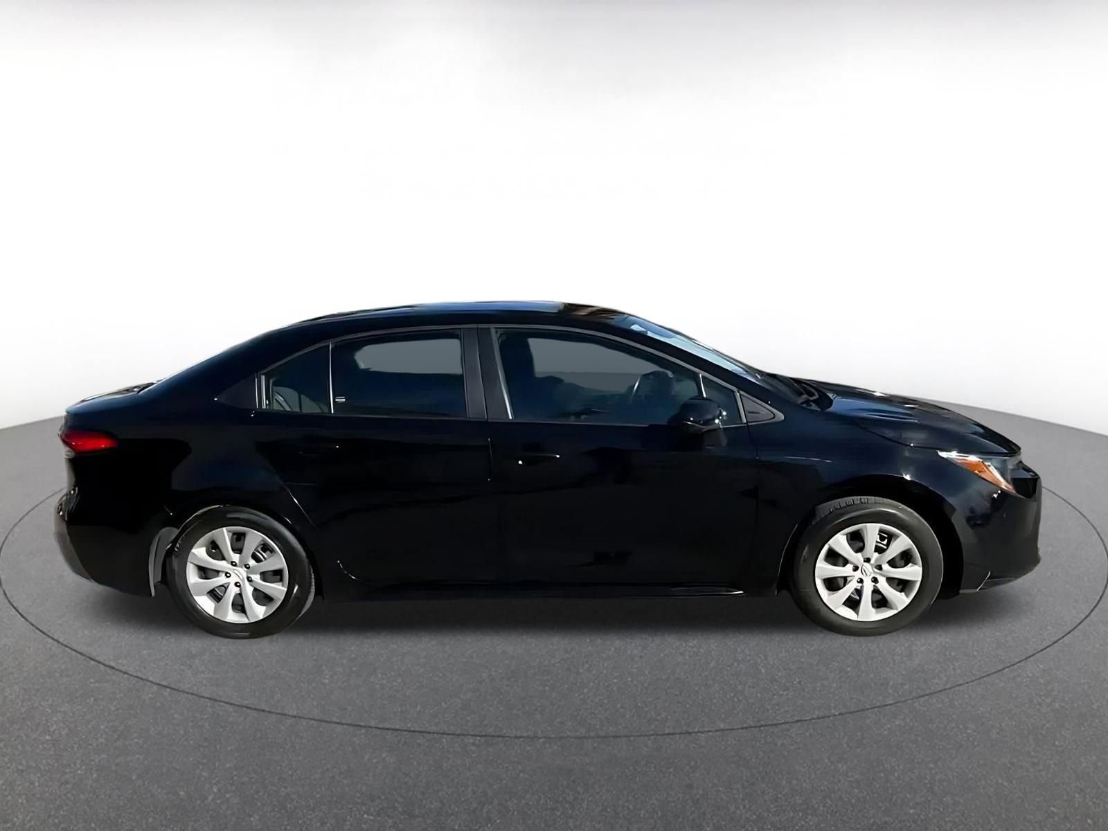 Used 2025 Toyota Corolla LE image 15