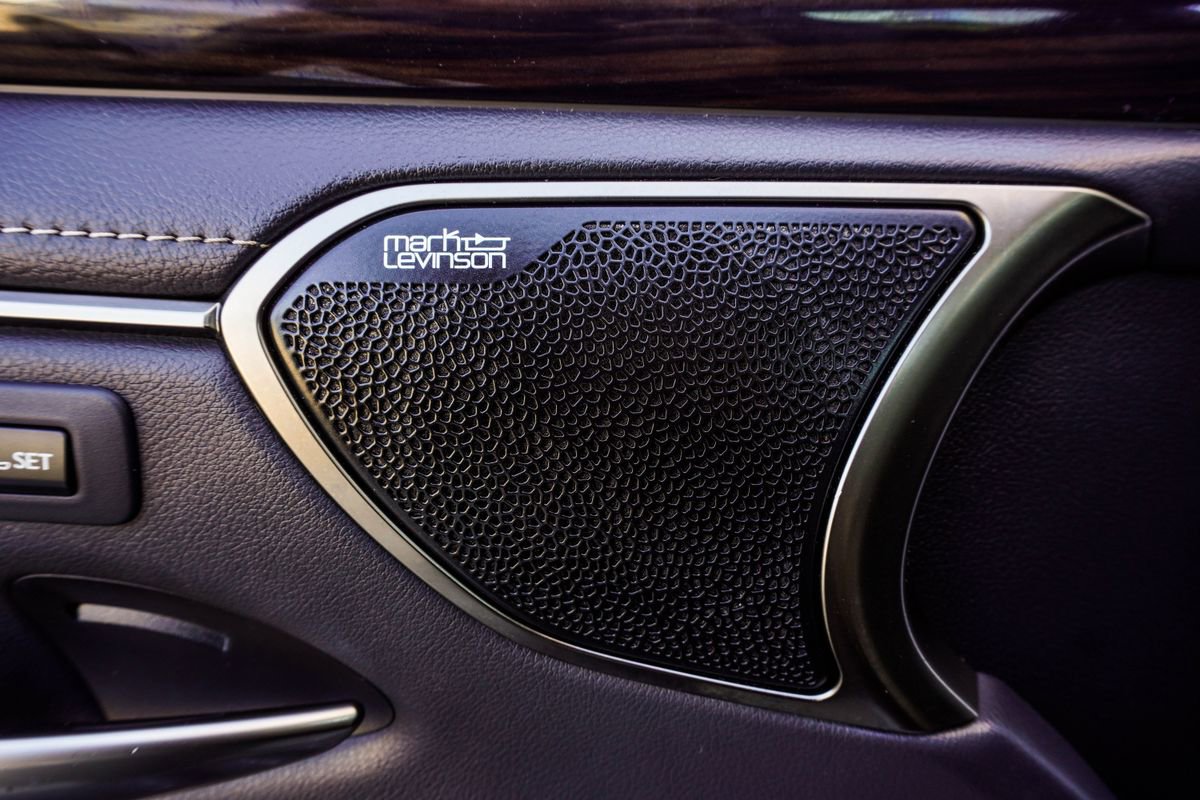 Used 2021 Lexus ES 350 Ultra Luxury w/ Accessory Package image 34