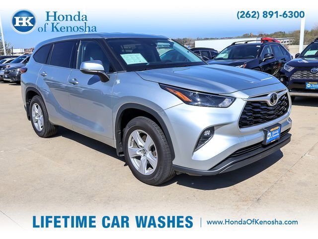 Used 2022 Toyota Highlander LE AWD/4WD image 7