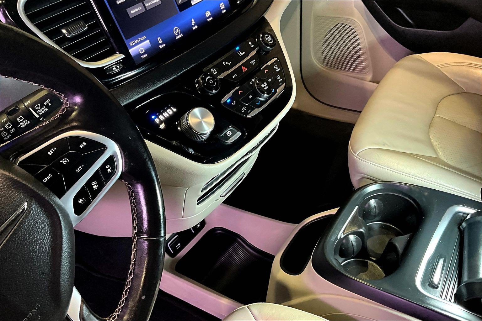 Used 2021 Chrysler Pacifica Touring-L FWD image 19