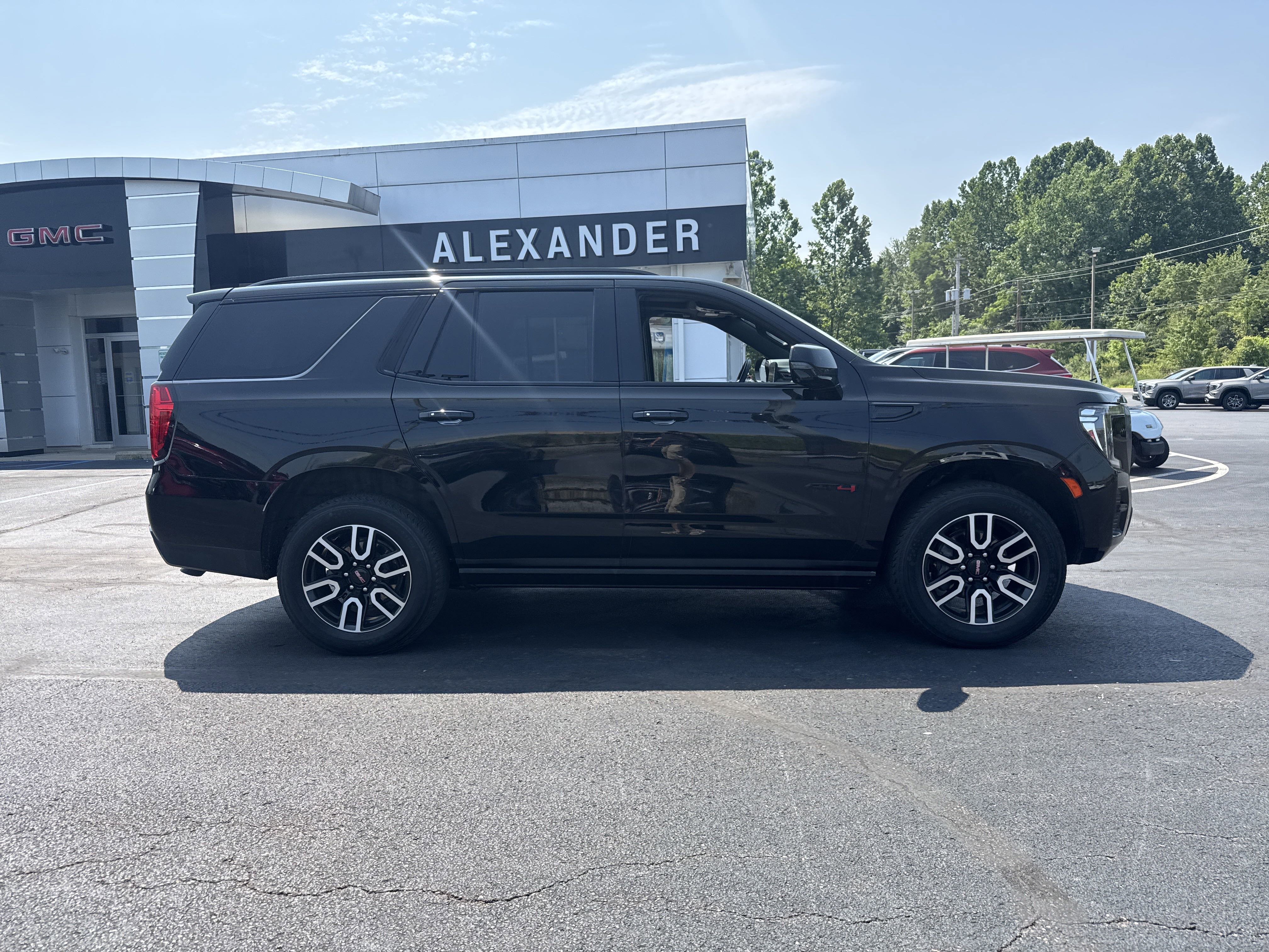 Used 2023 GMC Yukon AT4 w/ AT4 Premium Package image 2