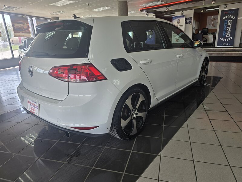 Used 2017 Volkswagen Golf 4-Door FWD image 4
