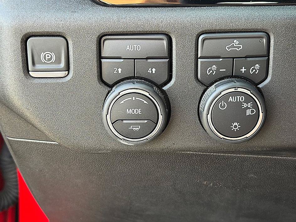 Used 2024 Chevrolet Silverado 1500 LT AWD/4WD image 18