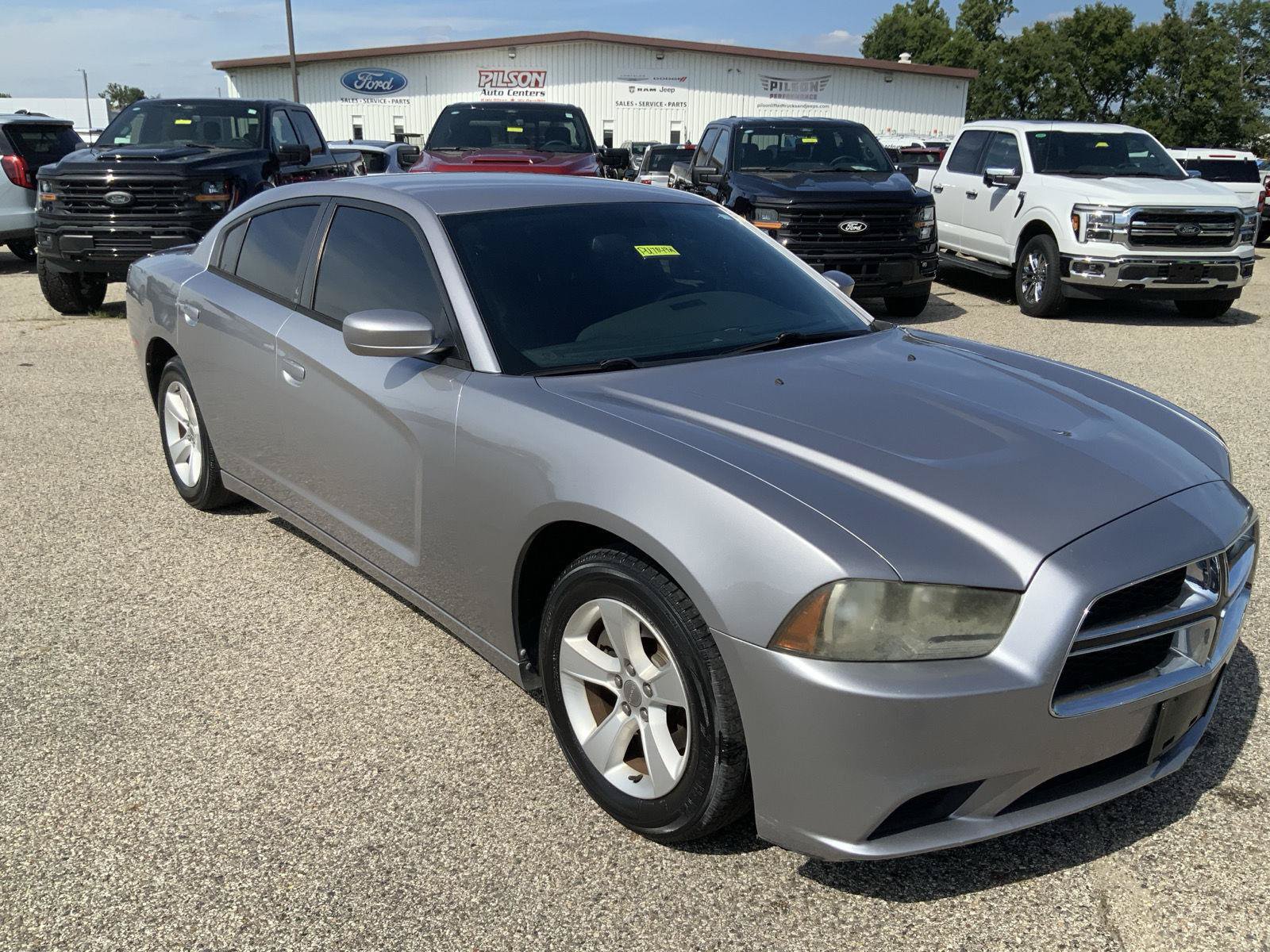 Used 2014 Dodge Charger SE RWD image 2