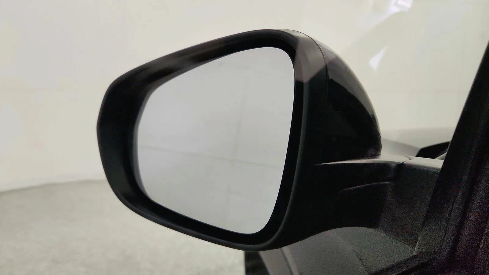 Used 2025 Chevrolet TrailBlazer LT AWD/4WD image 16