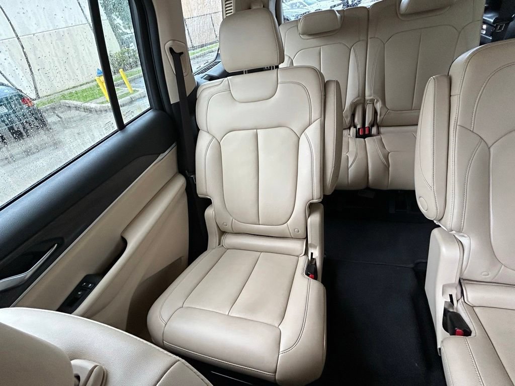 Certified 2022 Jeep Grand Cherokee L Limited RWD image 12
