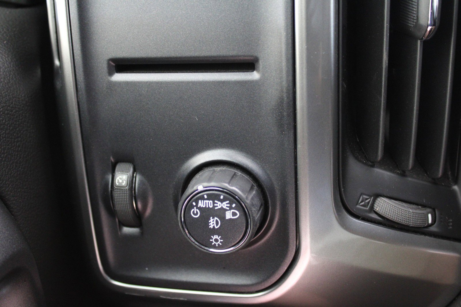 Used 2018 Chevrolet Silverado 1500 LT w/ All Star Edition image 28