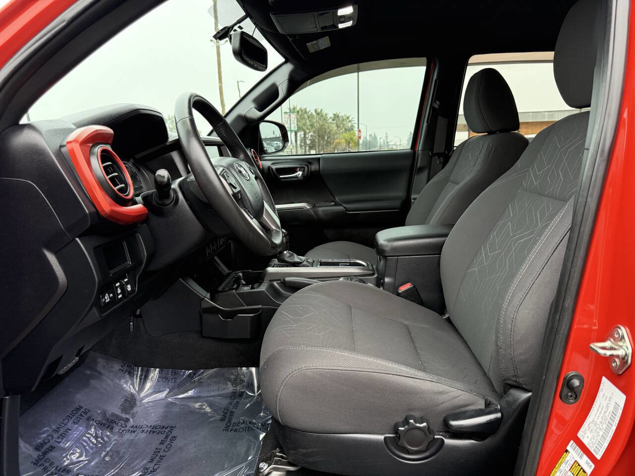 Used 2017 Toyota Tacoma TRD Sport image 9