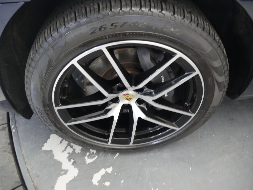 Certified 2023 Porsche Macan image 13