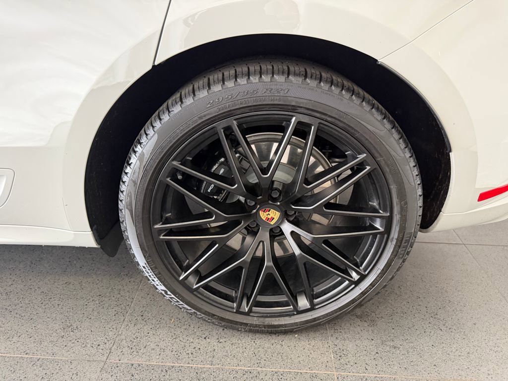 Used 2023 Porsche Macan GTS AWD/4WD image 11