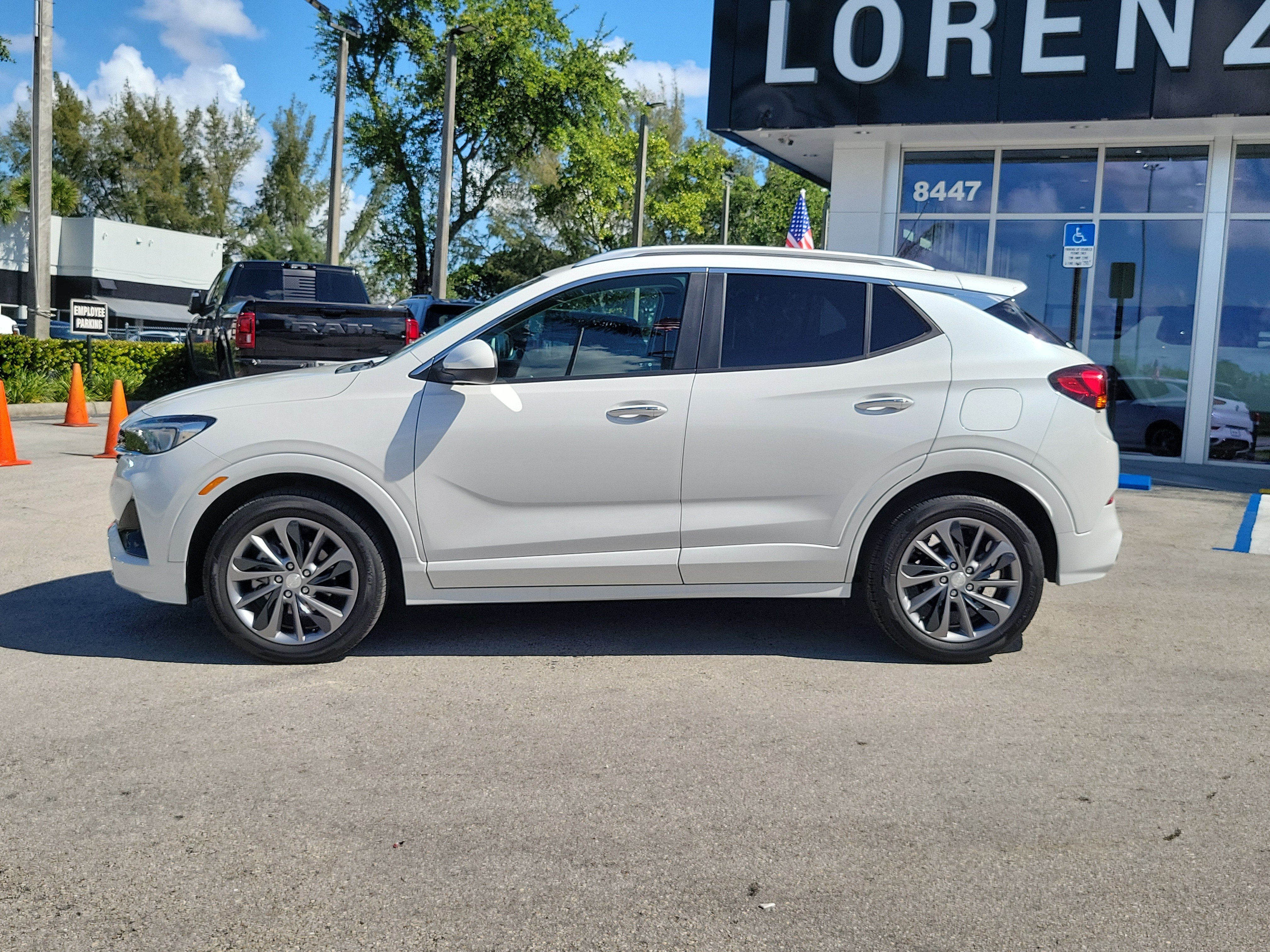 Used 2023 Buick Encore GX Select w/ Sport Touring Package FWD image 8