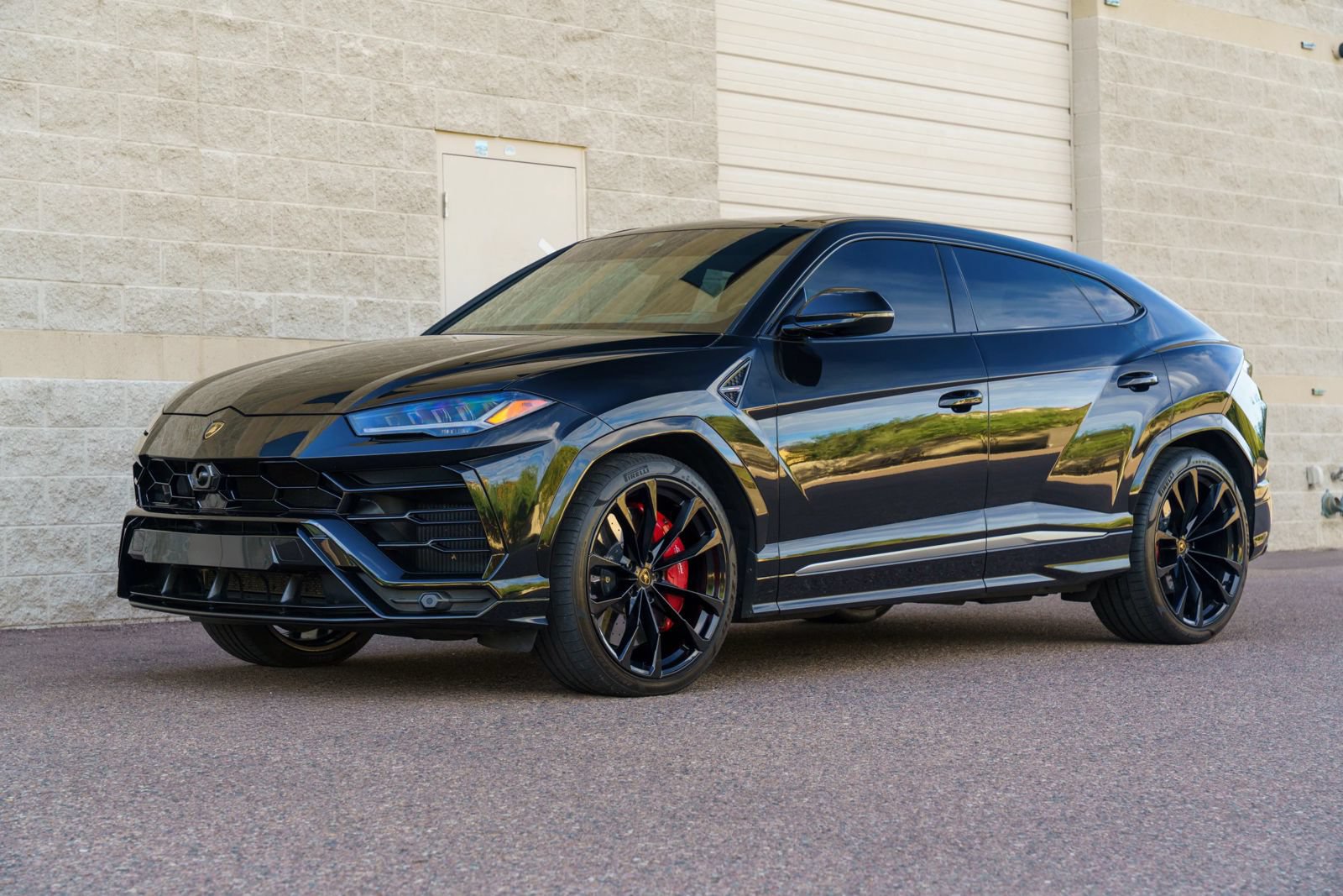 Used 2021 Lamborghini Urus AWD/4WD image 2