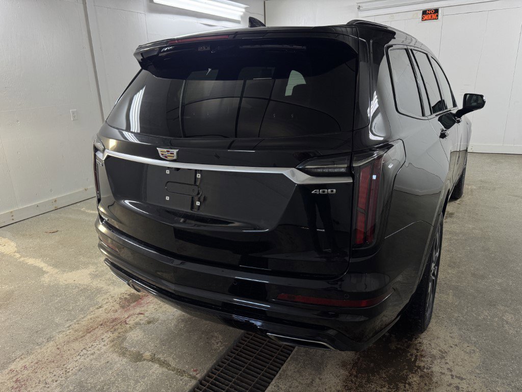 Used 2022 Cadillac XT6 Sport w/ Technology Package image 9