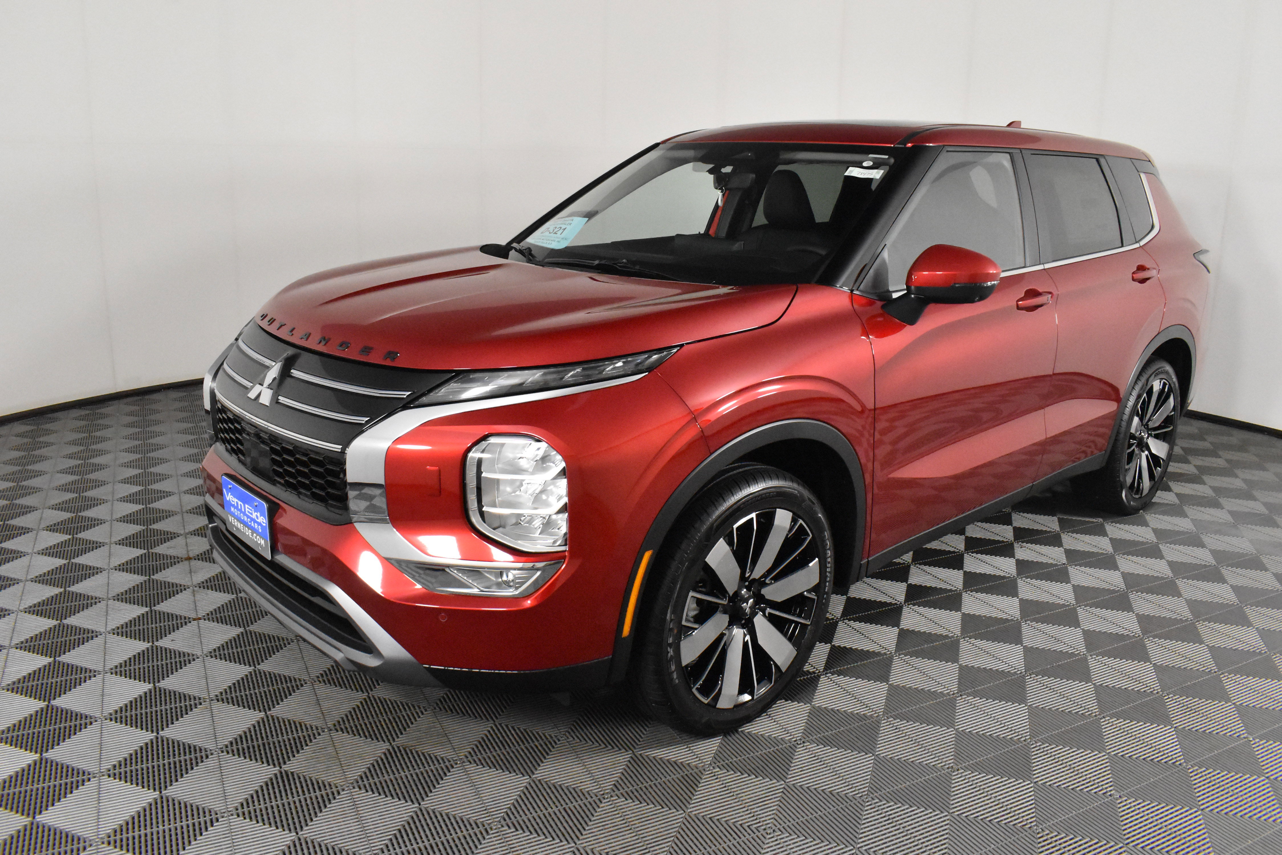 Used 2025 Mitsubishi Outlander SE image 10