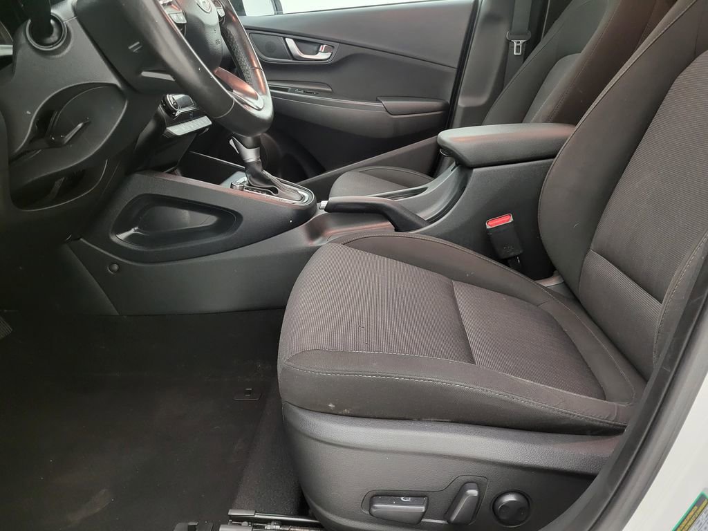Used 2023 Hyundai Kona SEL w/ Convenience Package image 2