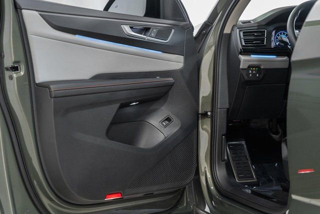 Used 2025 Volkswagen Atlas Peak Edition SE image 40