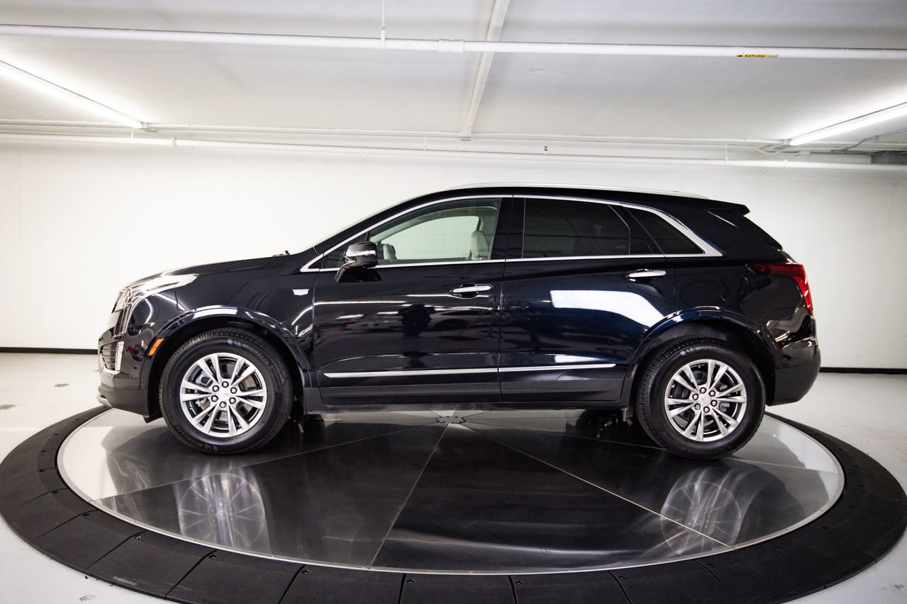 Used 2022 Cadillac XT5 Premium Luxury w/ Technology Package FWD image 2