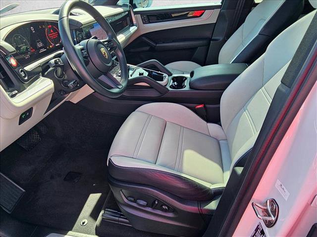 Used 2024 Porsche Cayenne Coupe image 16