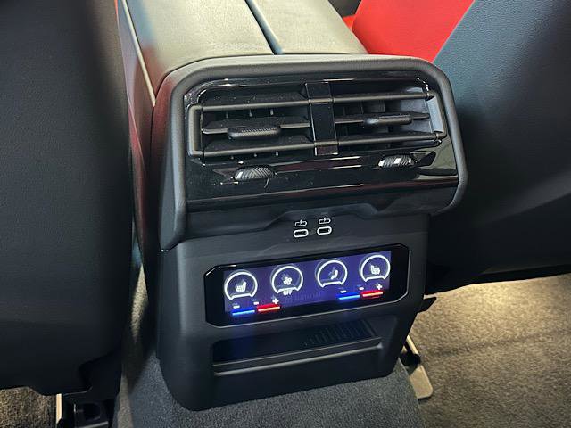 Used 2025 BMW M5 w/ Carbon Package image 25