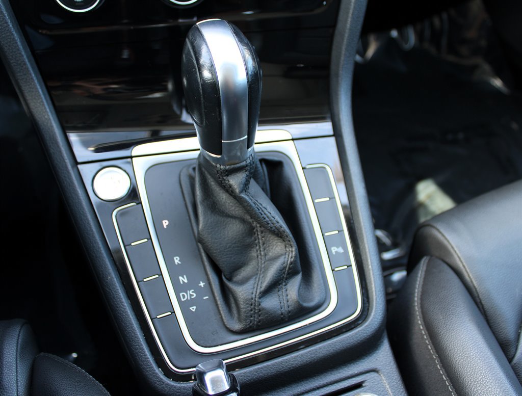 Used 2015 Volkswagen Golf SEL FWD image 26