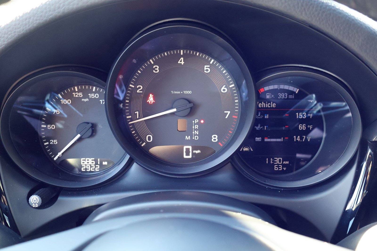 Certified 2025 Porsche Macan image 16