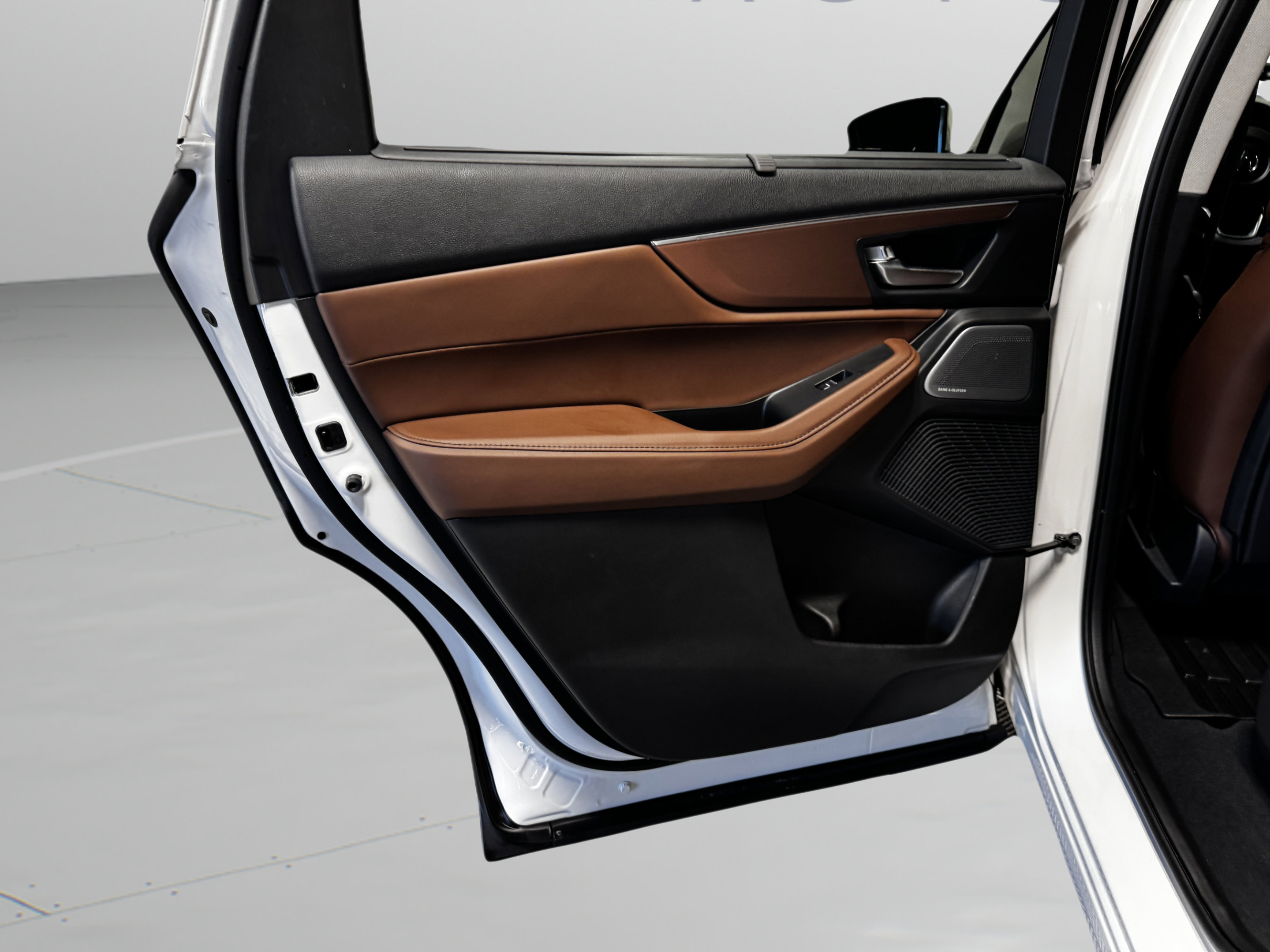 Certified 2025 Acura MDX w/ Technology Package FWD image 14