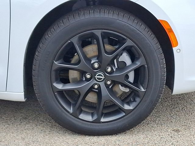 Used 2026 Chrysler Pacifica Limited w/ S Appearance Package AWD/4WD image 8