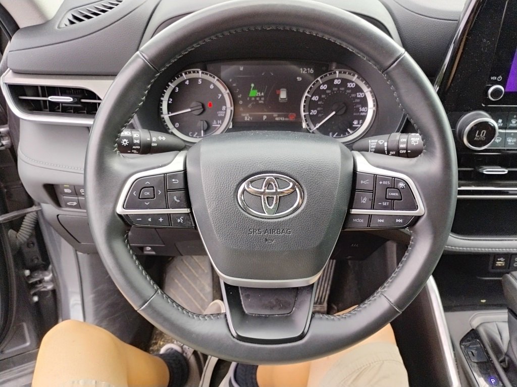 Used 2024 Toyota Highlander LE image 11