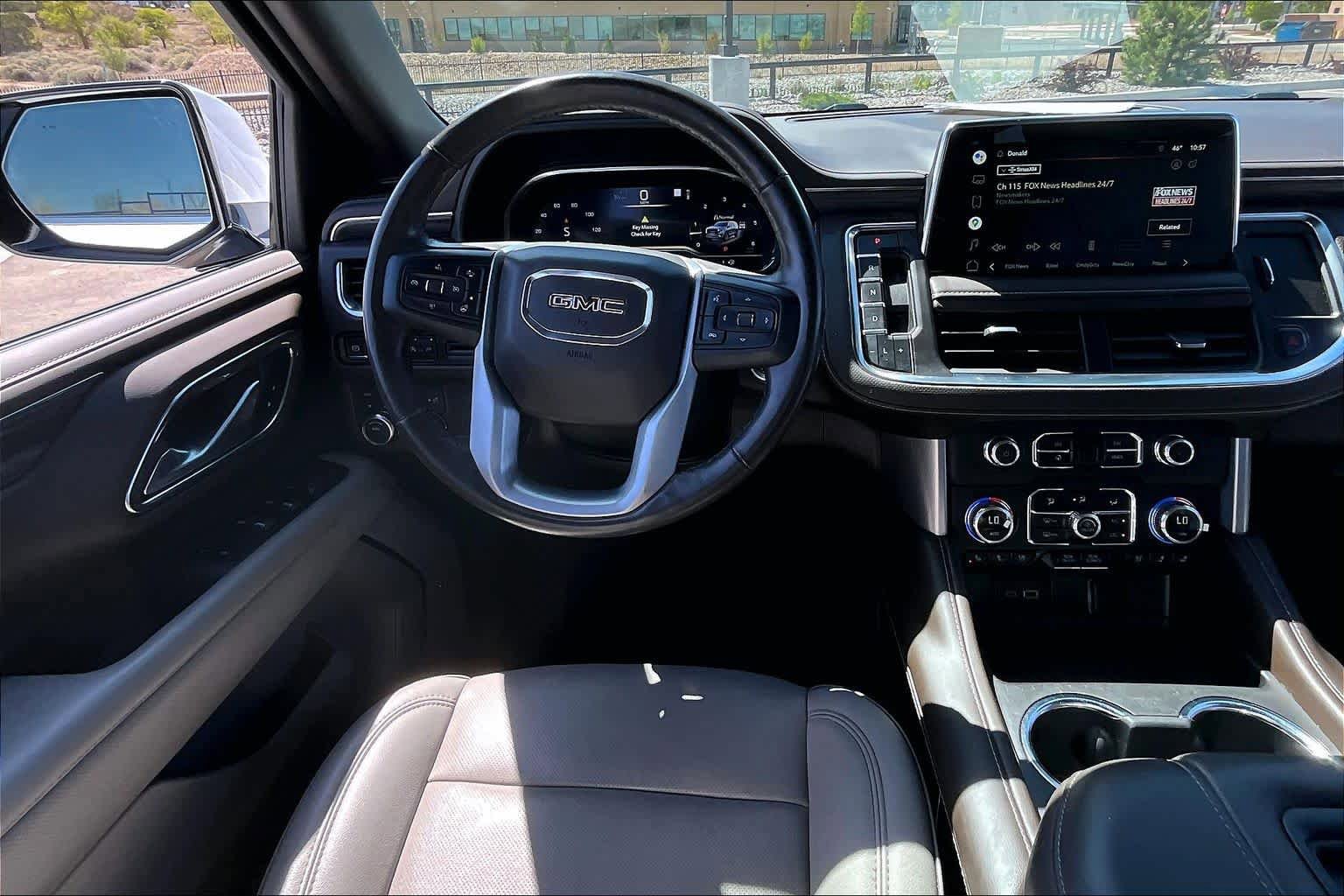 Used 2022 GMC Yukon XL SLT w/ SLT Premium Package image 6