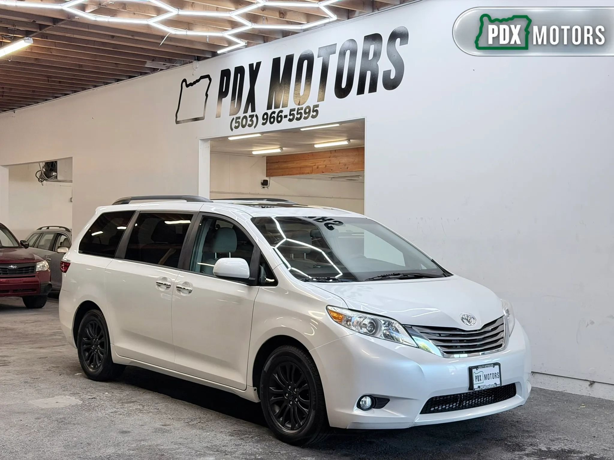 Used 2017 Toyota Sienna XLE FWD image 1