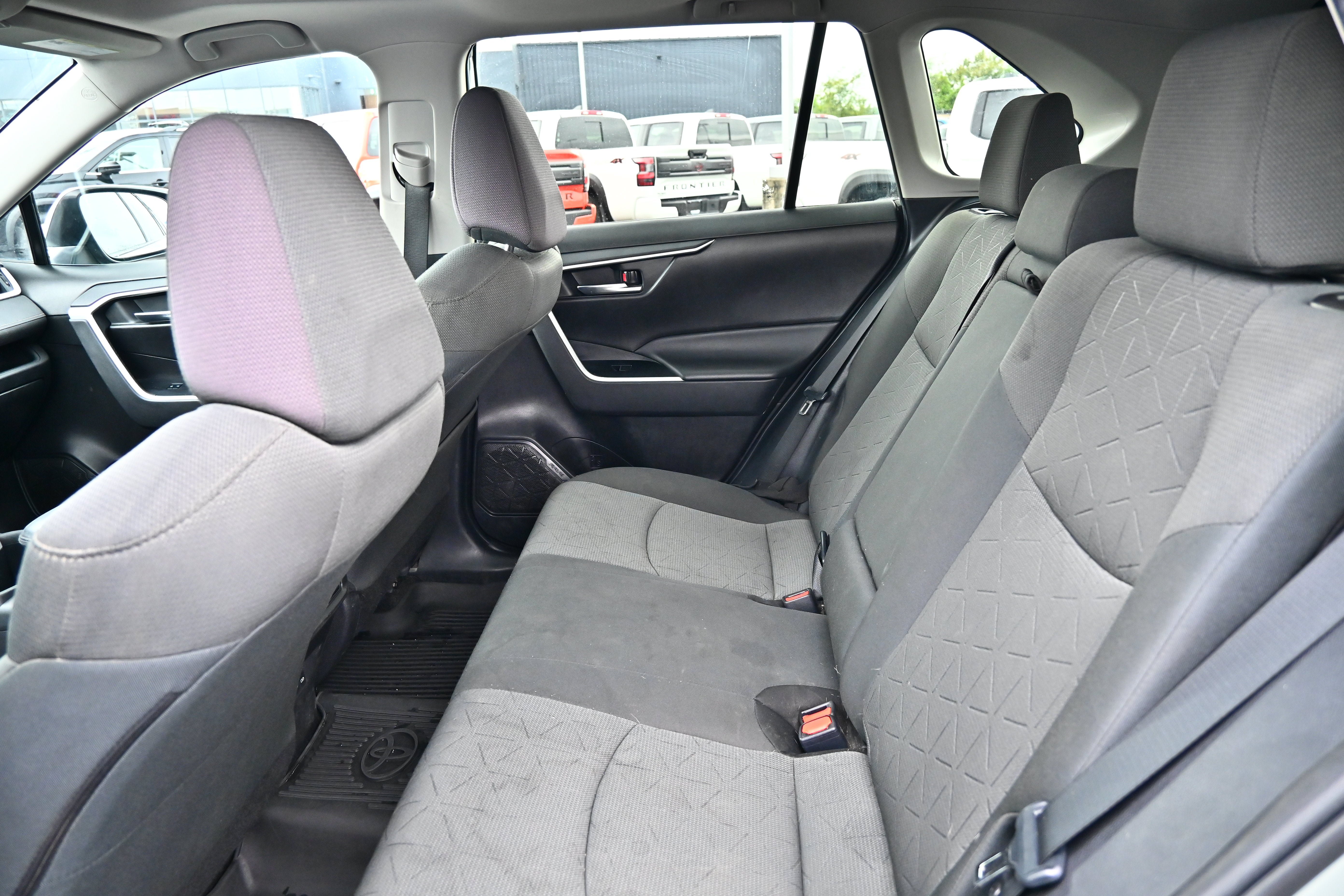 Used 2022 Toyota RAV4 XLE w/ Convenience Package AWD/4WD image 14