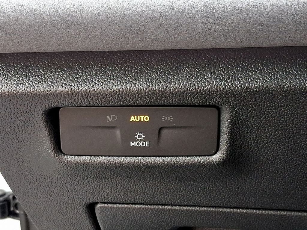 Used 2026 Volkswagen Tiguan SE FWD image 25