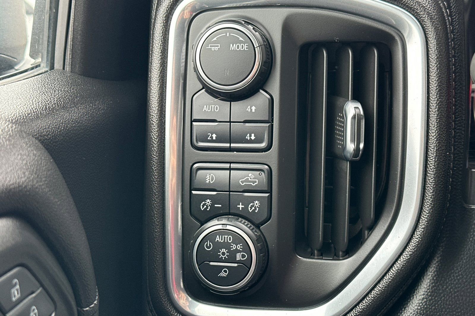 Used 2020 Chevrolet Silverado 1500 LT Trail Boss w/ Midnight Edition AWD/4WD image 35