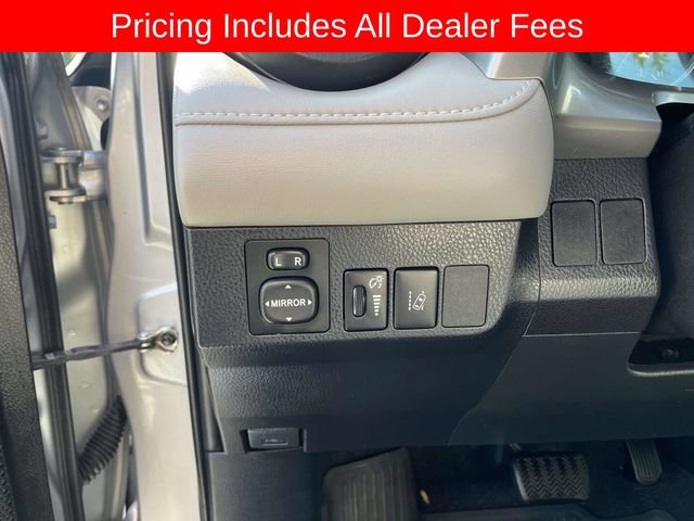 Used 2017 Toyota RAV4 XLE AWD/4WD image 23