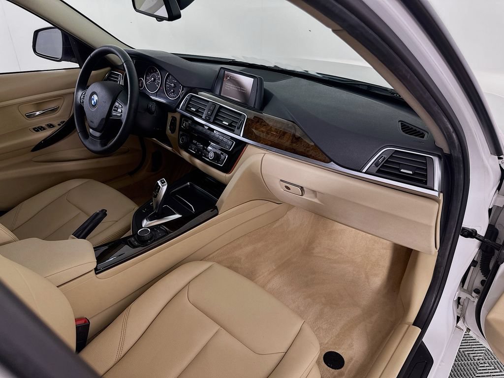 Used 2016 BMW 320i Sedan RWD image 29