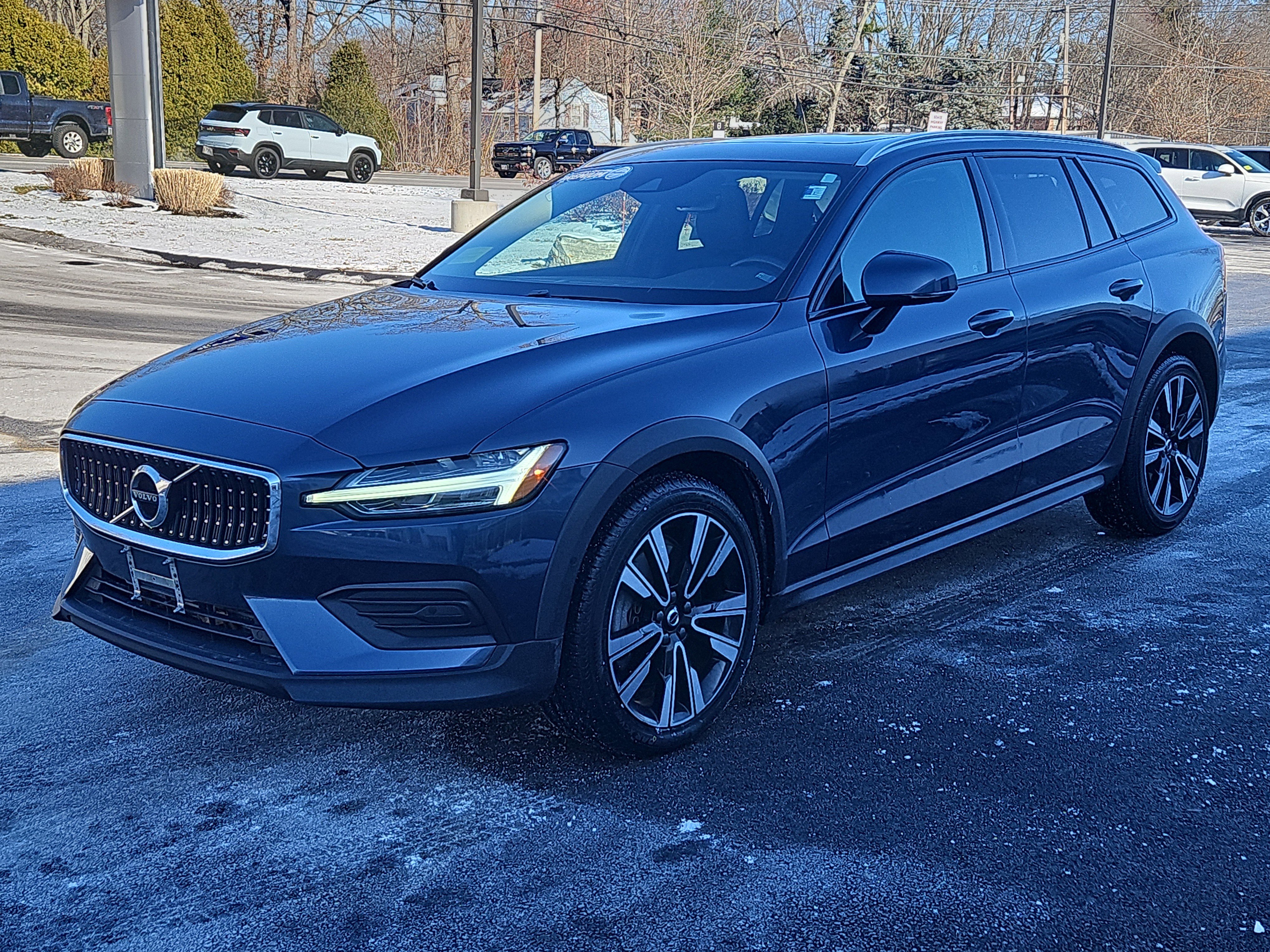 Used 2020 Volvo V60 T5 Cross Country w/ Protection Package Premier image 26