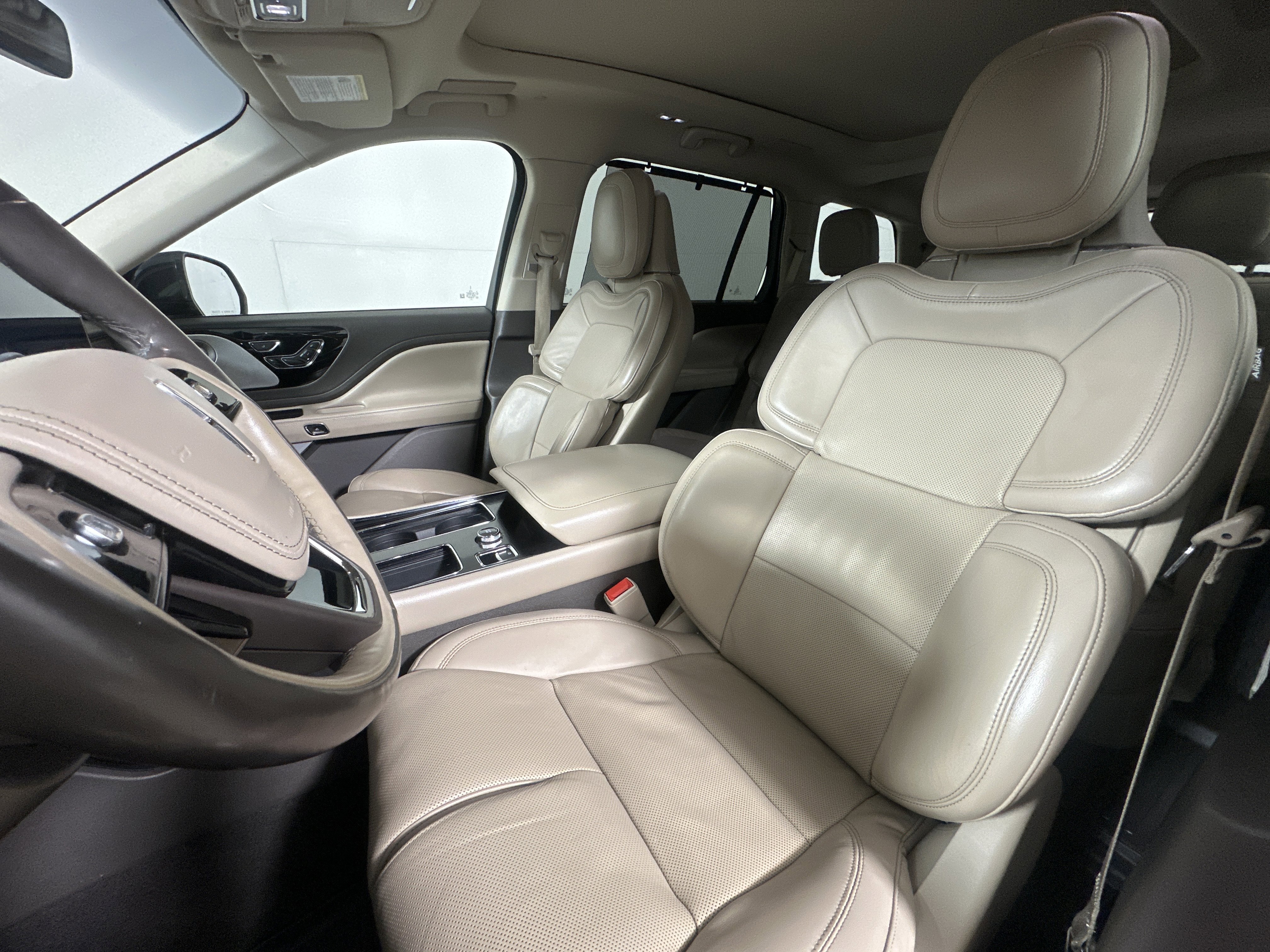 Used 2020 Lincoln Aviator Reserve w/ Equipment Group 202A image 9