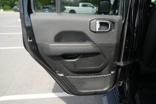 Used 2023 Jeep Gladiator Overland AWD/4WD image 16