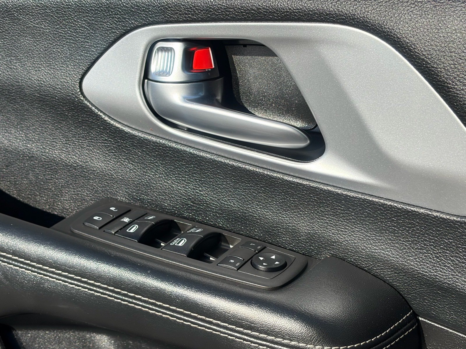 Used 2021 Chrysler Pacifica Touring w/ S Appearance Package FWD image 22