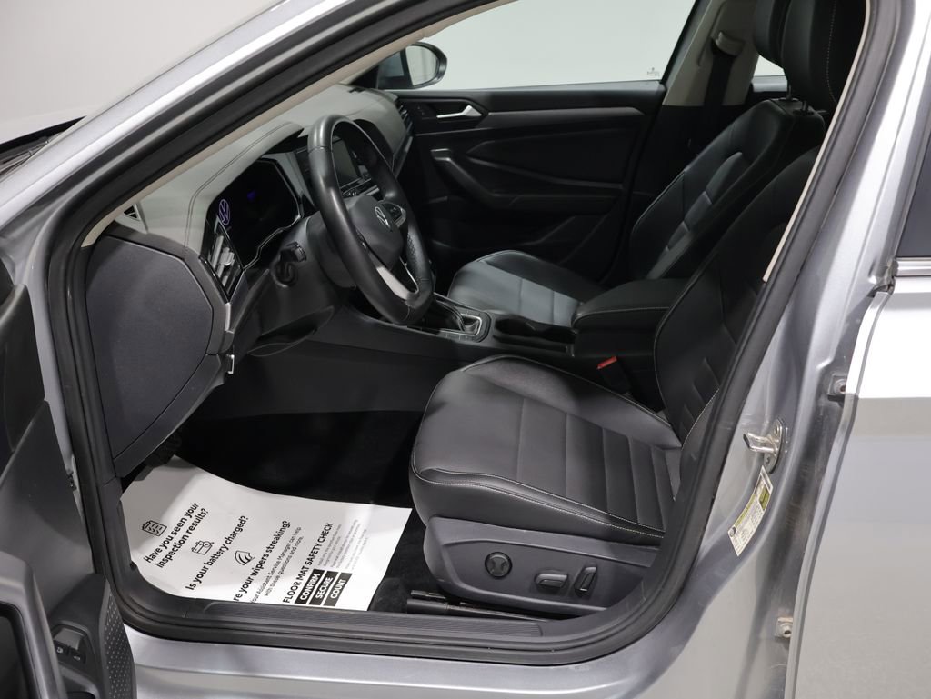 Used 2024 Volkswagen Jetta SE FWD image 10