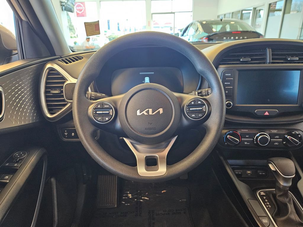 Used 2025 Kia Soul LX w/ LX Technology Package image 17