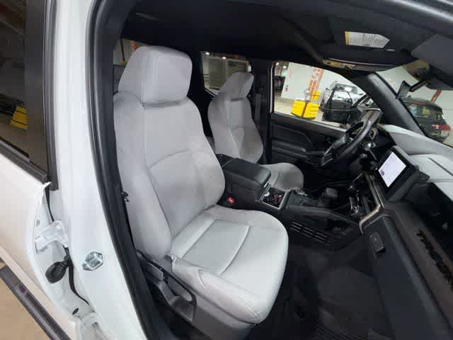Used 2026 Toyota Tacoma SR5 AWD/4WD image 16