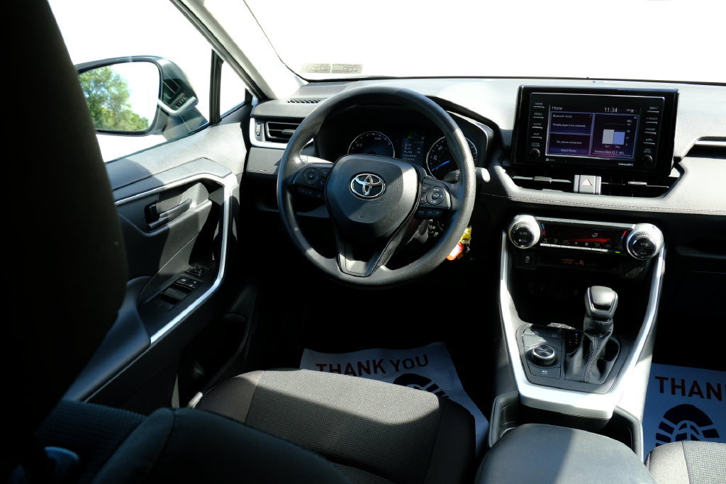 Used 2021 Toyota RAV4 LE AWD/4WD image 31