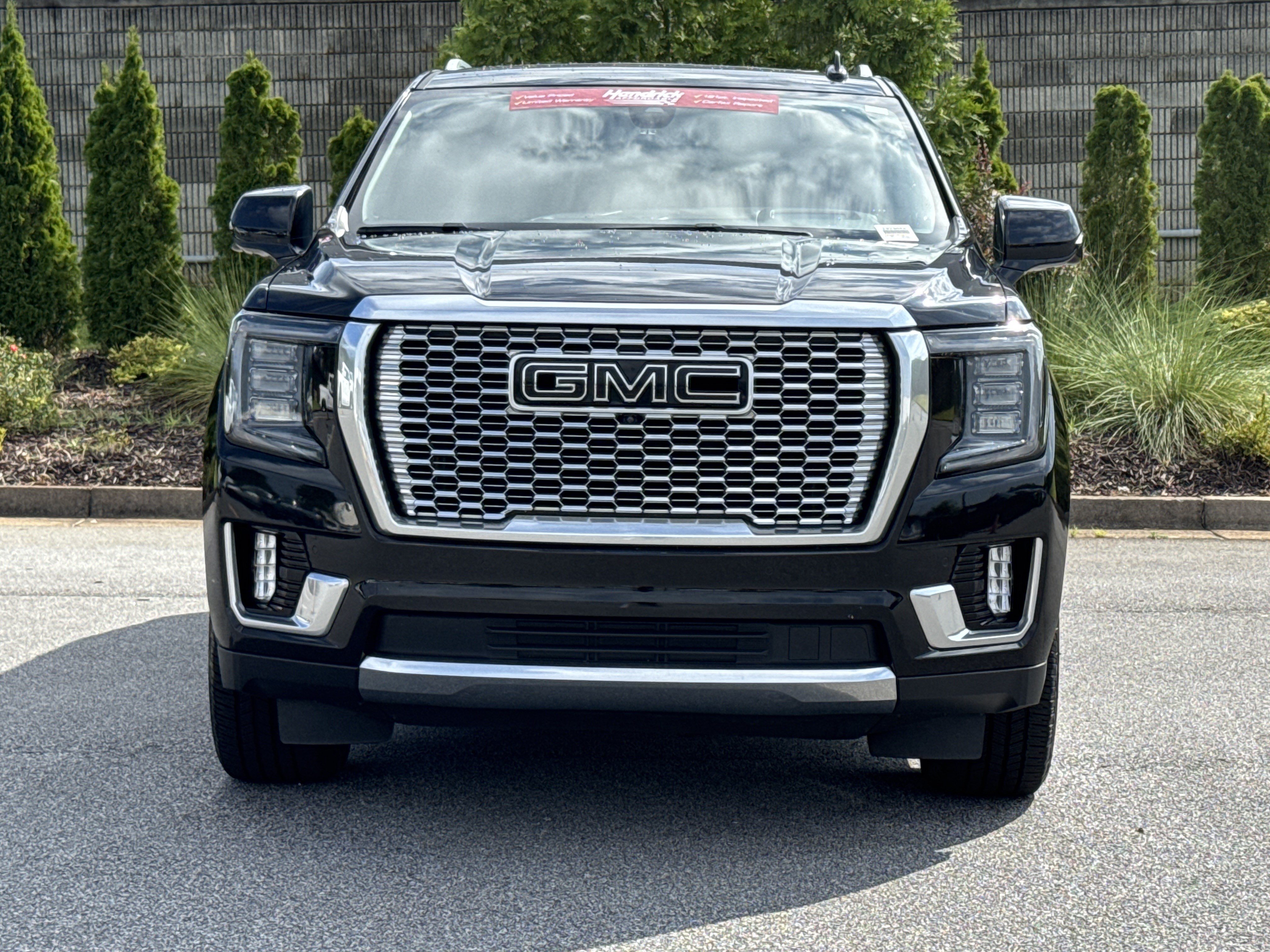 Used 2022 GMC Yukon Denali AWD/4WD image 3