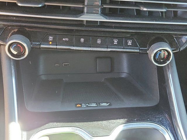 Used 2024 Chevrolet Traverse RS image 30