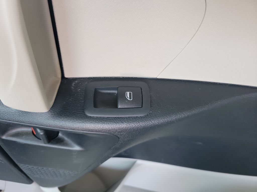 Used 2023 Chrysler Pacifica Touring-L FWD image 16