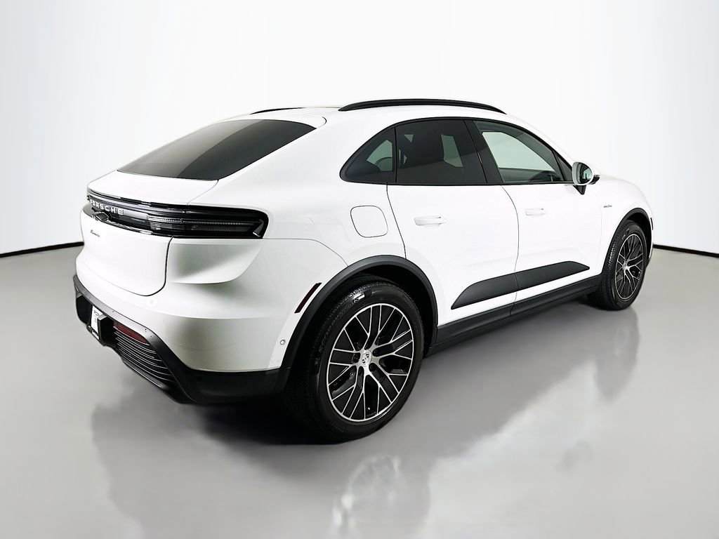 Certified 2025 Porsche Macan Electric image 9